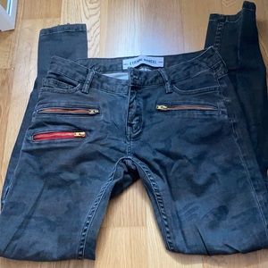 Faded army jeans with red highlight